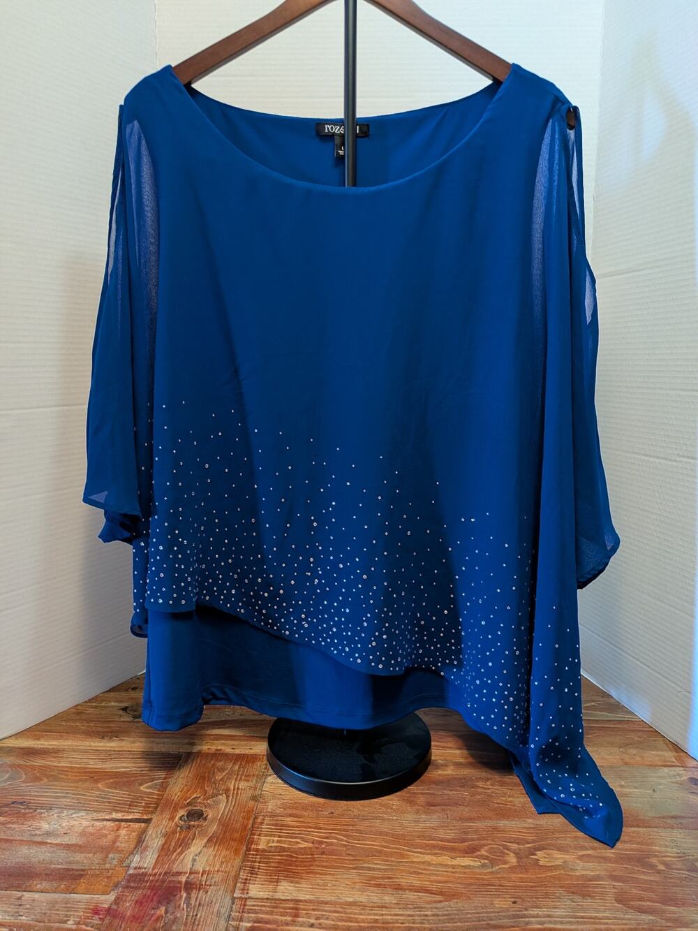 Roz & Ali Blue blouse with shimmer on it